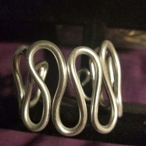 Wire cuff